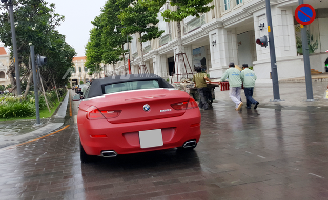 BMW 650i mui trần màu độc của Phan Thành dạo phố