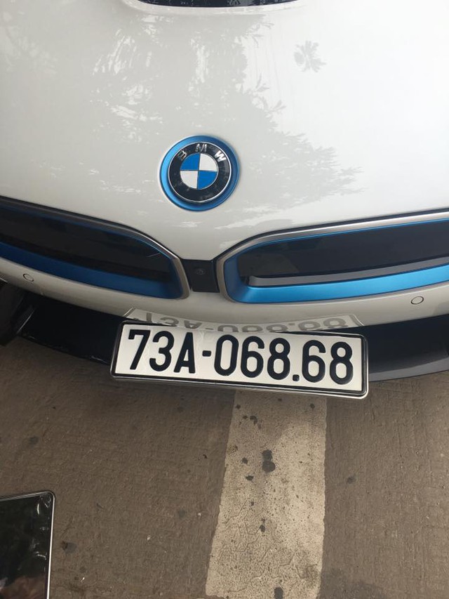 BMW i8 của thiếu gia Quảng Bình nổi bật với biển số cặp 68. Ảnh: Tuấn Anh Hoàng