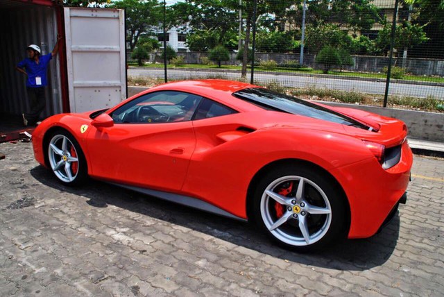 
Ferrari 488 GTB thứ 5 xuất hiện tại Việt Nam.
