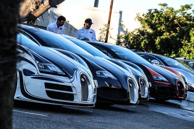 
Một buổi tụ tập siêu xe diễn ra tại Bồ Đào Nha vừa qua thu hút khá nhiều sự chú ý của giới mê xe trên thế giới. Được biết đây là sự kiện Bugatti Grand Tour, một trong những hành trình siêu xe ấn tượng nhất trên thế giới, của những người sở hữu ông hoàng tốc độ Bugatti Veyron.
