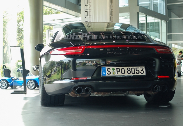 
Tại thị trường nước ngoài, Porsche 911 Targa 4 GTS có giá bán tiêu chuẩn 132.800 USD. Trong khi đó, mức giá tại thị trường Việt Nam được dự đoán vào khoảng từ 8,5 - 9 tỷ Đồng. Với mức giá này, đối thủ chính của Porsche 911 Targa 4 GTS là Mercedes-AMG GTS.
