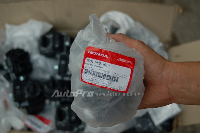 Theo đại diện SG Shop, bộ khóa HD Smartkey V2 của mình thực chất là hệ thống chìa khóa thông minh xuất hiện trên chiếc Honda SH 2015 ra mắt thị trường Việt vào giữa tháng 9/2015.