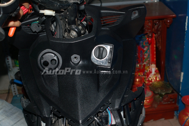 Hệ thống chìa khóa thông minh đang được gắn trên chiếc Yamaha Exciter.