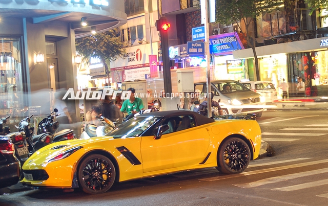 Theo giới thạo tin, những chiếc Chevrolet Corvette C7 Z06 tại thị trường Việt có giá trước bạ vào khoảng 5 tỷ Đồng, rẻ hơn BMW i8 có giá thấp nhất 5,5 tỷ Đồng.