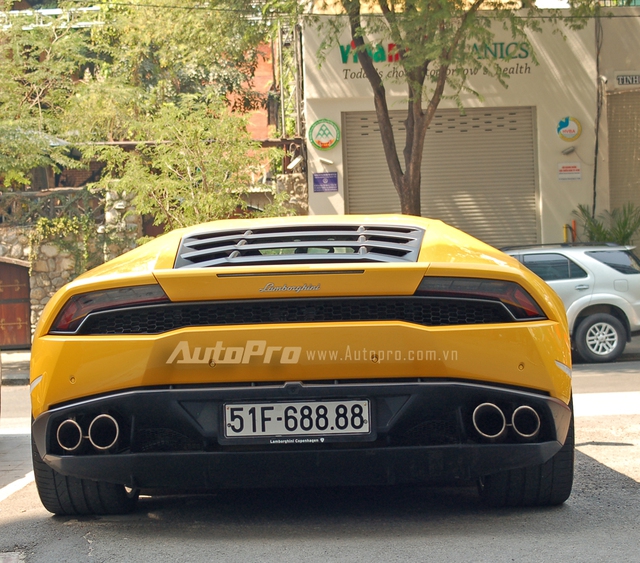 
Tại Việt Nam, đã có 9 chiếc Lamborghini Huracan được đưa về nước và 6 trong số đó tìm thấy chủ nhân. So với 5 chiếc đã ra biển còn lại, Lamborghini Huracan màu vàng nổi tiếng hơn nhờ biển khủng.
