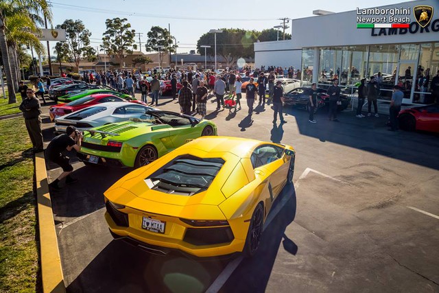 
Buổi họp mặt của nhiều chủ nhân sở hữu siêu xe tại Mỹ vào tháng 2 vừa qua thu hút nhiều sự chú ý. Được biết đơn vị đứng ra tổ chức là Lamborghini Newport Beach, một đại lý riêng của hãng siêu xe đến từ Ý đặt tại California, Mỹ.
