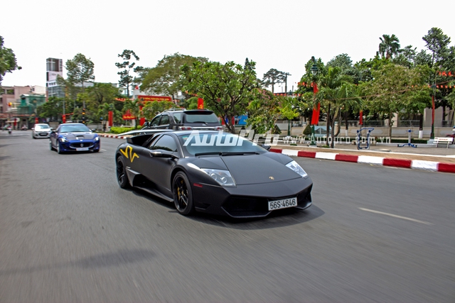 
Siêu phẩm Lamborghini Murcielago LP670-4 SV từng làm nên tên tuổi của tay chơi Minh Nhựa. Đây cũng là thành viên nổi bật nhất trong đoàn siêu xe Car & Passion tổ chức vào năm 2011.

