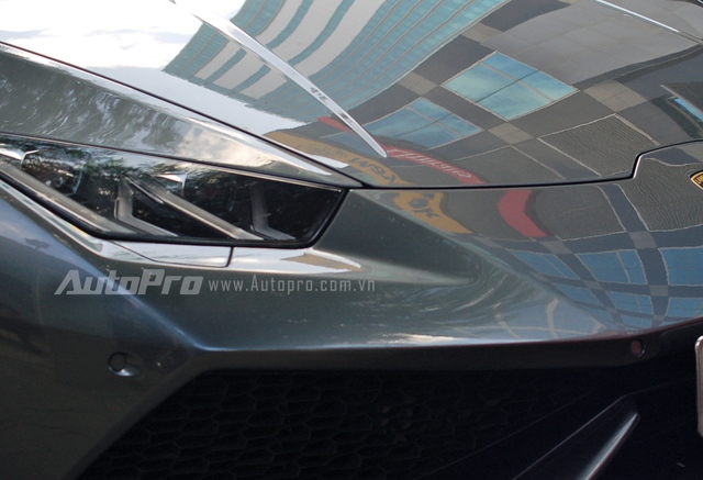 Lamborghini Huracan LP 610-4 sở hữu động cơ V10, dung tích 5,2 lít, sản sinh công suất tối đa 610 mã lực tại vòng tua máy 8.250 vòng/phút và mô-men xoắn cực đại 560 Nm tại vòng tua máy 6.500 vòng/phút. Siêu bò mất 3,2 giây để tăng tốc từ 0-100 km/h trước khi đạt vận tốc tối đa 325 km/h.