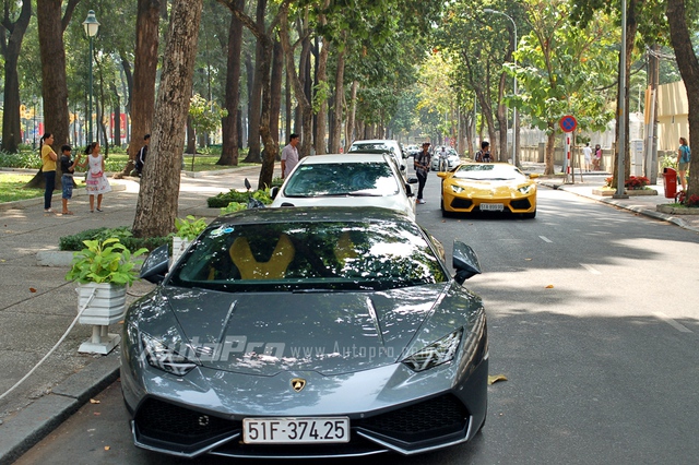 
So với Aventador, Lamborghini Huracan cũng nổi tiếng không kém khi có tổng cộng 9 chiếc xuất hiện tại Việt Nam và 6 trong số đó đã tìm thấy chủ nhân.
