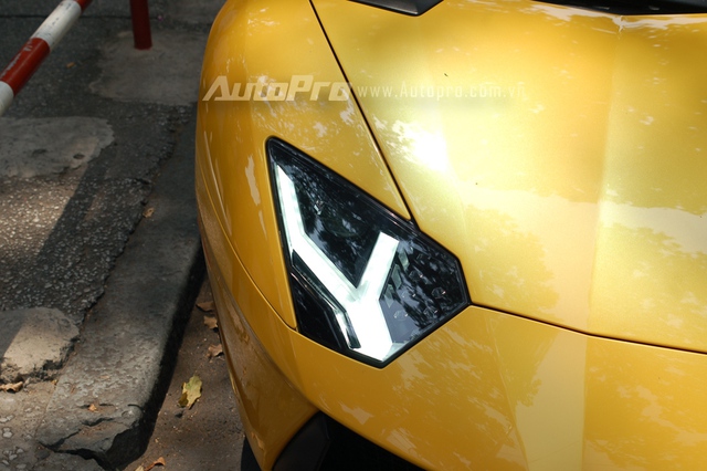 
Tại thị trường Việt Nam, Lamborghini Aventador LP700-4 được phân phối chính hãng với mức giá 22,5 tỷ Đồng.
