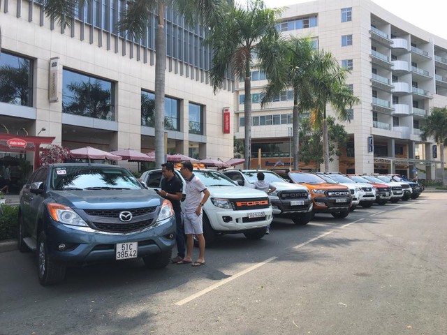
Dàn xe bán tải phổ thông bao gồm Mazda BT50, Ford Ranger hay Nissan Navara trong buổi tụ tập cuối tuần qua.
