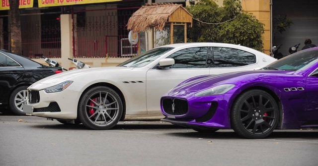 Maserati Ghibli S Q4 tham dự buổi họp mặt cuối tuần vừa qua là 1 trong những chiếc đầu tiên xuất hiện tại thị trường Việt Nam, trước khi đại lý chính hãng Maserati phân phối dòng xe này với mức giá 5,455 tỷ Đồng dành cho phiên bản tiêu chuẩn S.