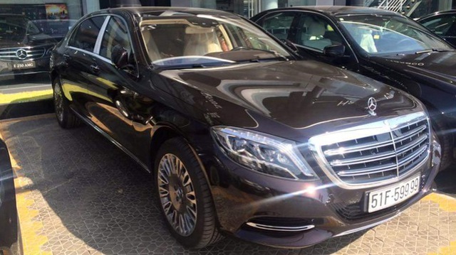 Chiếc Mercedes-Maybach S600 sở hữu ngoại thất màu đá quý Ruby khá hiếm tại Việt Nam cũng sở hữu biển tứ quý 9 tại Sài Gòn. Theo giới chơi biển, số 9 có ý nghĩa trường thọ và thuộc hàng anh cả trong các con số nên thường được các đại gia Việt ưa chuộng.