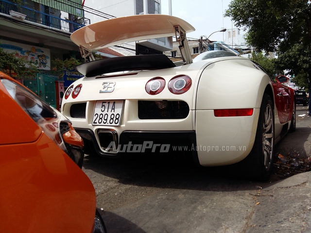 
Có thể nói, với Bugatti Veyron, đại gia Minh Nhựa đã khiến giới chơi xe càng thêm nể phục về độ chịu chơi của anh. Trước đó, giới nhập xe đều khẳng định rất khó để đưa ông hoàng tốc độ với mức giá khủng cùng các khoản chi phí nuôi thuộc diện đắt đỏ nhất thế giới về Việt Nam.
