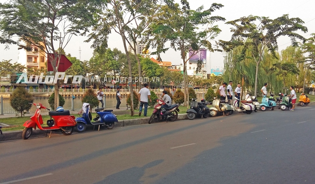 
Mô hình dùng những chiếc xe máy, xích lô hay Volkswagen Beetle cổ để đưa đón các du khách nước ngoài tham quan tại Việt Nam được các khách sạn cao cấp ưu ái lựa chọn, bởi tính độc đáo và sự thân thiện hơn thay vì ngồi trện xe du lịch.

