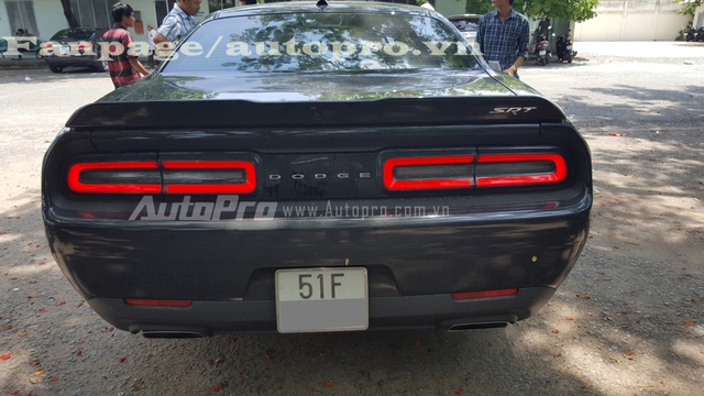 
Hiện chưa rõ mức giá dành cho chiếc Dodge Challenger SRT 392 đầu tiên xuất hiện tại Việt Nam, trong đó, tại thị trường nước ngoài, xe có giá bán vào khoảng 45.000 USD.
