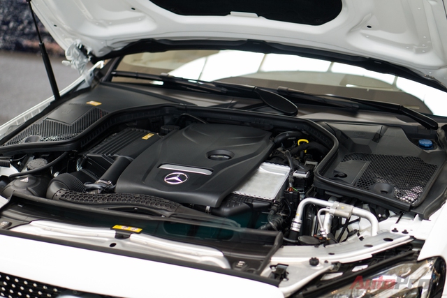 
Theo công bố, động cơ trên Mercedes-Benz C 300 Coupe tiêu thụ nhiên liệu trung bình từ 6,3 tới 6,8 lít/100km. Mức giá 2,699 tỷ Đồng cũng sẽ thay đổi từ ngày 1/7 tới đây.
