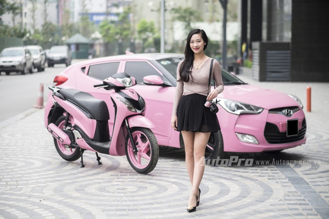 Thanh Mai cho biết, cô đang làm các thủ tục pháp lý để đăng ký lại chiếc xe sang màu sơn mới nhằm tránh các rắc rối khi sử dụng chiếc xe Honda SH có màu hồng Hello Kitty.