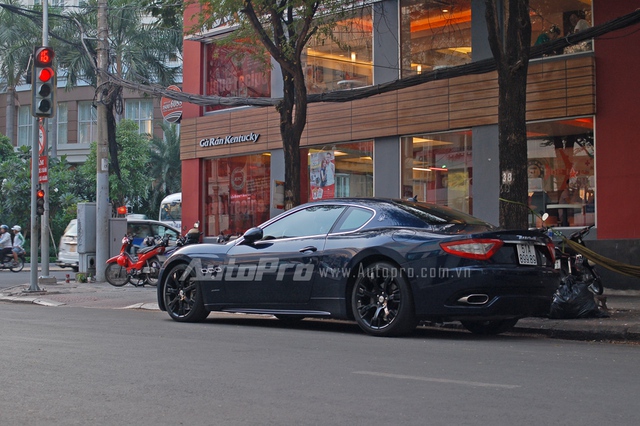 
Kết hợp hộp số sàn 6 cấp bán tự động, xe tăng tốc từ 0-100 km/h sau khoảng 5,2 giây và đạt tốc độ tối đa 285 km/h. Tại thị trường Việt Nam, Maserati GranTurismo S có giá khoảng 270.000 USD.
