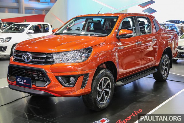 
Toyoota Hilux Revo TRS Sportivo trong triển lãm Bangkok 2016.
