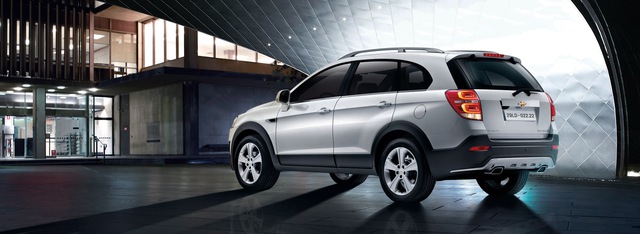 Với mức giá 879 triệu đồng, Chevrolet Captiva Revv đang nỗ lực dành giật thị phần với các đối thủ như Honda CR-V, Mazda CX-5,...