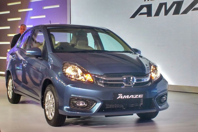 
Tại thị trường Ấn Độ, xe giá rẻ Honda Amaze 2016 có 7 màu sơn ngoại thất khác nhau. Trong đó, có một màu sơn mới là xanh Bluish Titanium Metallic.
