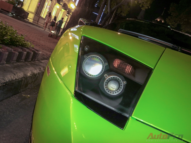 
Cặp mắt đặc trưng của Lamborghini Murcielago.
