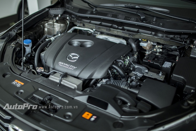 
Mazda CX-5 2016 có thêm phiên bản động cơ xăng SkyAcitv-G 2,5 lít với hệ dẫn động 4 bánh toàn thời gian AWD. Động cơ có công suất tối đa 184 mã lực và mô-men xoắn cực đại đạt 225 Nm.
