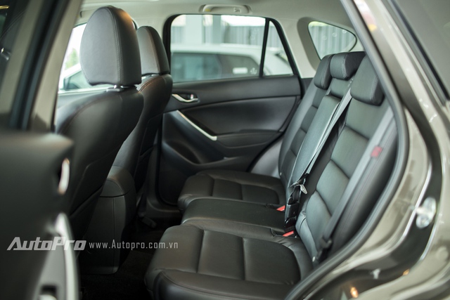 
Điều mà nhiều người mong đợi là cửa gió cho hàng ghế sau vẫn chưa được trang bị cho Mazda CX-5 2016.
