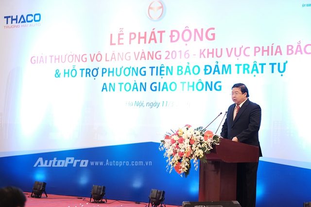 
Ông Nguyễn Hùng Minh, Tổng giám đốc Thaco, phát biểu tại lễ phát động giải thưởng Vô lăng vàng 2016 và hỗ trợ phương tiện bảo đảm trật tự an toàn giao thông.
