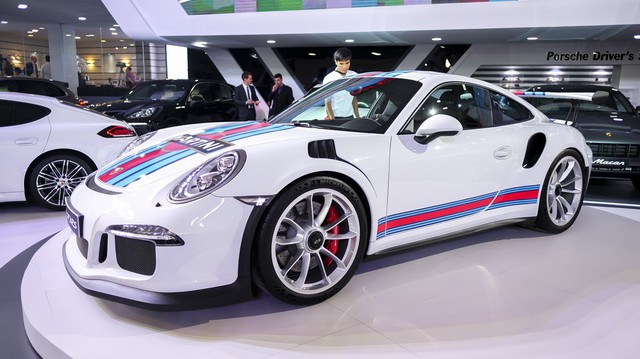 
Porsche 911 GT3 RS sẽ được phân phối chính hãng tại Việt Nam trong năm 2016.
