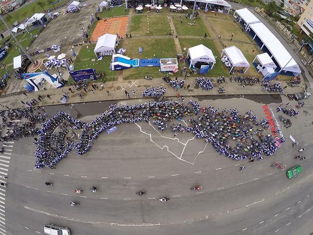 
Gần 1,000 chiếc xe Exciter đã tụ họp tại Đại hội Exciter 2015.
