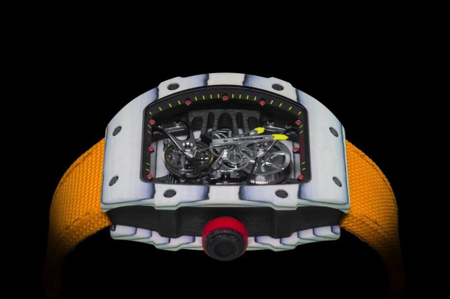 
Được chế tác từ những vật liệu siêu nhẹ và siêu bền như “NTPT® carbon hay TPT® quartz”, tổng trọng lượng của chiếc RM 27-02 chỉ là 21 gr. Đây là chiếc đồng hồ đặc biệt dành riêng cho Rafael Nadal. RM27-02 được thiết kế để làm tăng độ cứng và khả năng chịu được những cú va đập rất mạnh.

