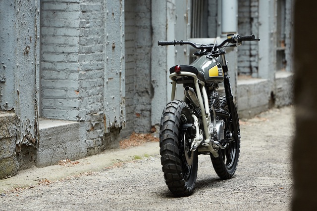 Yamaha SR500 Sunshine state of mind thực sự rũ bỏ vẻ nặng nề của mẫu xe nguyên bản để trở nên sexy hơn bao giờ hết.