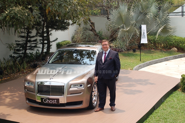 Ông Lars Klawitter trưởng bộ phận bespoke của Rolls-Royce rất ấn tượng với chương trình cá nhân hóa của các khách hàng Việt.