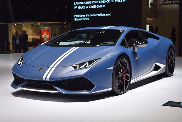 
Có lẽ mọi sự chú ý dành cho thương hiệu Lamborghini những ngày này đều được đổ về siêu xe Centenario. Tuy nhiên, hãng siêu xe Ý cũng mang tới một bất ngờ khác cho người tham quan triển lãm ô tô Geneva 2016, đó là Lamborghini Huravan Avio.
