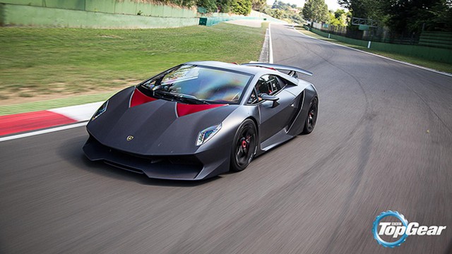Sesto Elemento: Chiếc xe “quái vật” dựa trên chiếc Gallardo này lần đầu xuất hiện tại Paris Motor Show 2010. Xe có thể tăng tốc từ 0 đến 100km/h trong 2,5 giây.