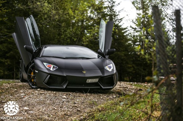 
Siêu xe Lamborghini Aventador LP 700-4 được giới thiệu năm 2011, từ đó đến nay, Aventador LP700-4 đã trở thành bộ mặt mới cho Lamborghini và là mục tiêu cho các tín đồ đam mê tốc độ theo đuổi.
