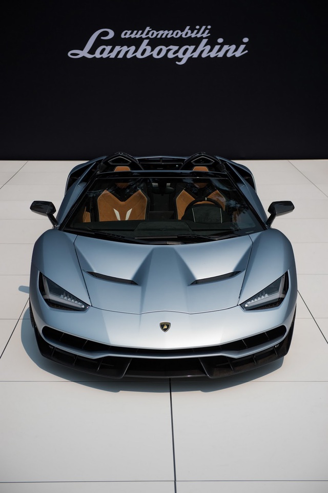 Lamborghini Centenario mui trần 2 triệu USD chính thức trình làng