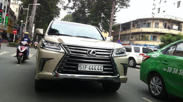 
Sài Gòn cũng không kém vói Lexus LX570 2016 biển ngũ quý 4. Ảnh: Đăng Gia Hưng
