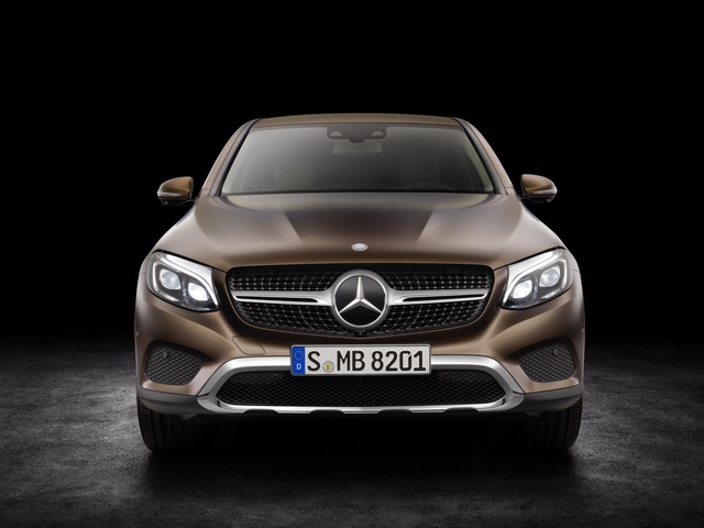 
Trong khi đó, khách hàng châu Âu có nhiều lựa chọn hơn khi mua Mercedes-Benz GLC Coupe 2017. Cụ thể, Mercedes-Benz GLC Coupe có đến 8 bản trang bị khác nhau tại thị trường châu Âu.

