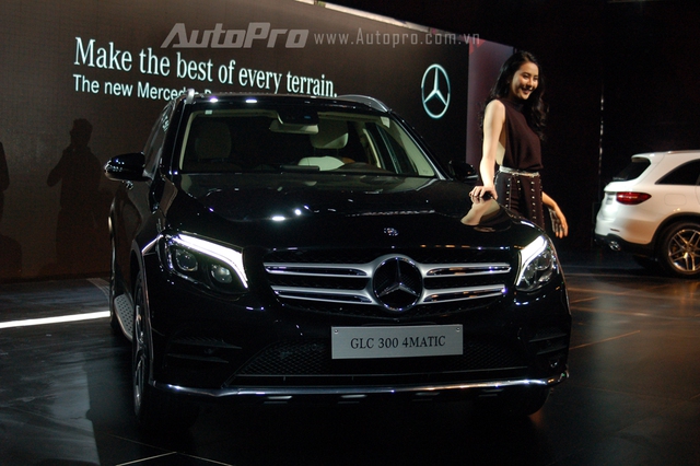 
Vào chiều nay, ngày 21/4/2016, Mercedes-Benz đã chính thức ra mắt mẫu xe SUV hoàn toàn mới mang tên gọi GLC với 2 phiên bản GLC 250 4Matic và GLC 300 AMG tại thị trường Việt Nam. Mercedes-Benz GLC được xem như phiên bản nâng cấp của dòng GLK quen thuộc với người tiêu dùng Việt Nam.
