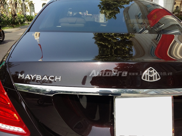 
Ngoài Maybach S600, vị đại gia này còn sở hữu 2 chiếc xe sang khác là Maserati Ghibli S Q4 và đặc biệt là hàng hiếm Bentley Arnage.
