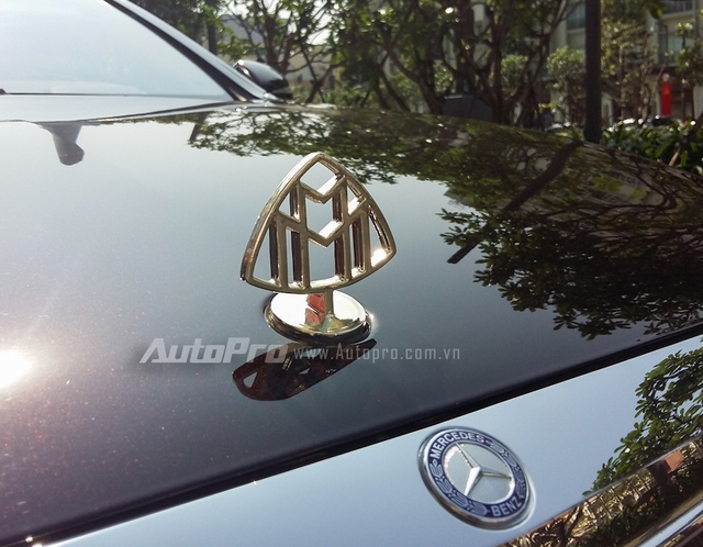 
Không chỉ sở hữu màu sơn đá Ruby, đây còn là chiếc Mercedes-Maybach S600 duy nhất tại Việt Nam được gắn logo Maybach. Đầu xe nổi bật với biểu tượng M kép...
