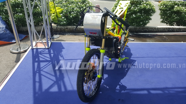
Chiếc Yamaha Exciter theo phong cách Drag Bike duy nhất xuất hiện trong dàn xe độ.
