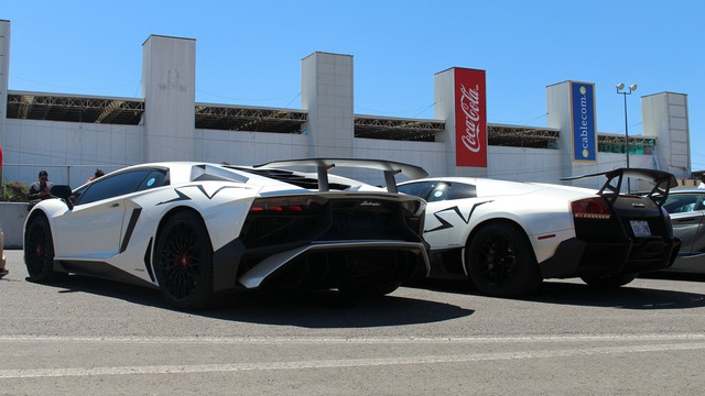 
Bộ đôi siêu xe Lamborghini Murcielago LP670-4 SV và Aventador LP750-4 SV tông xuyệt tông trong màu trắng muốt và đen.
