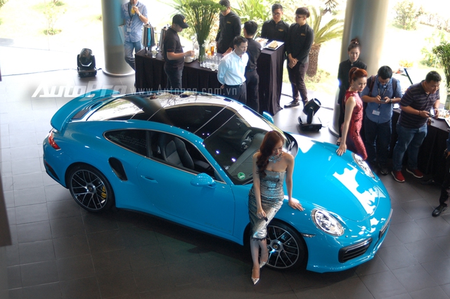 Porsche 911 Turbo S 2016 có giá 14,5 tỷ Đồng tại Việt Nam.