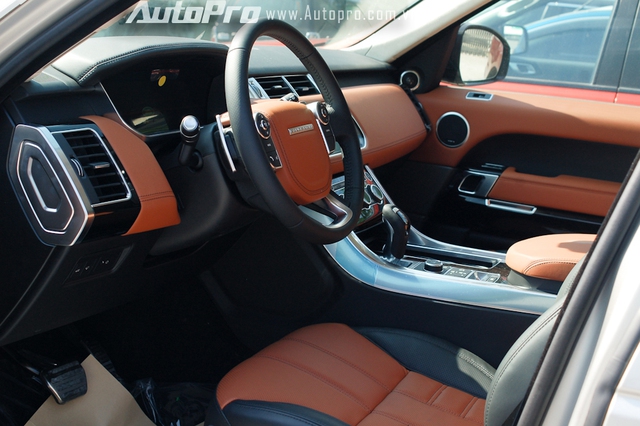 
Tại thị trường Mỹ, Range Rover Sport Autobiography 2015 có giá khoảng 90.000 USD.
