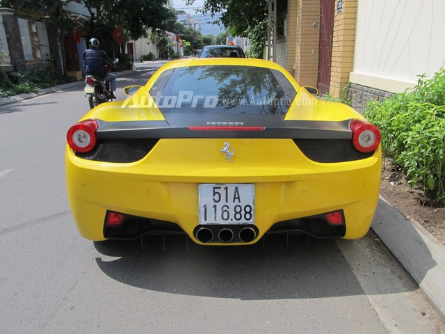 
Số lượng Ferrari 458 Italia tại Việt Nam vào khoảng 9 chiếc với bốn màu đặc trưng đen, đỏ, vàng và trắng. Trong đó chỉ mới duy nhất 1 chiếc 458 Italia Spider được đưa về nước vào đầu tháng 1 vừa qua.
