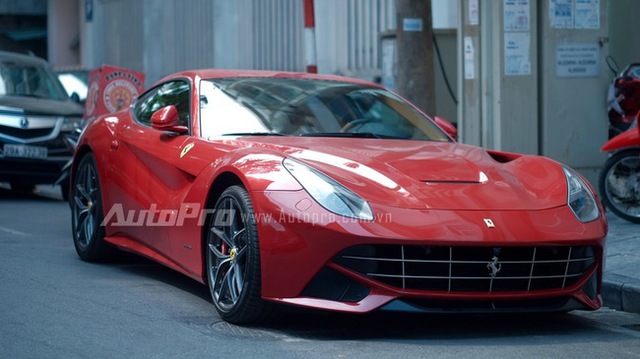 Ferrari F12 Berlinetta có đến 2 chiếc xuất hiện tại Việt Nam trong năm 2015.